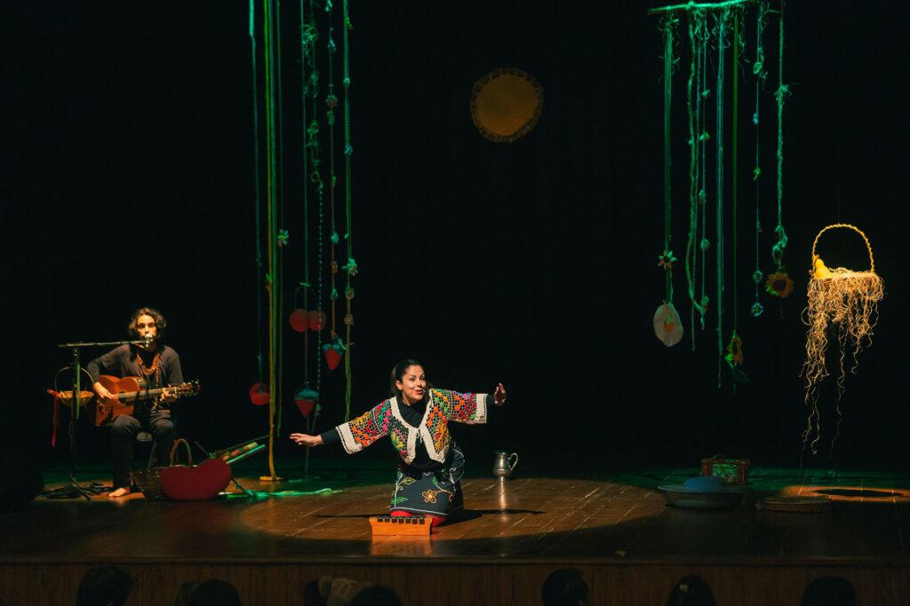 Fabiana Godoy faz apresentação de Ninho Musical